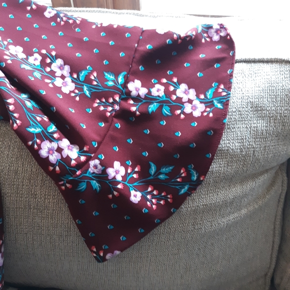 Old Navy burgundy floral blouse with bell sleeves - Picture 5 of 5